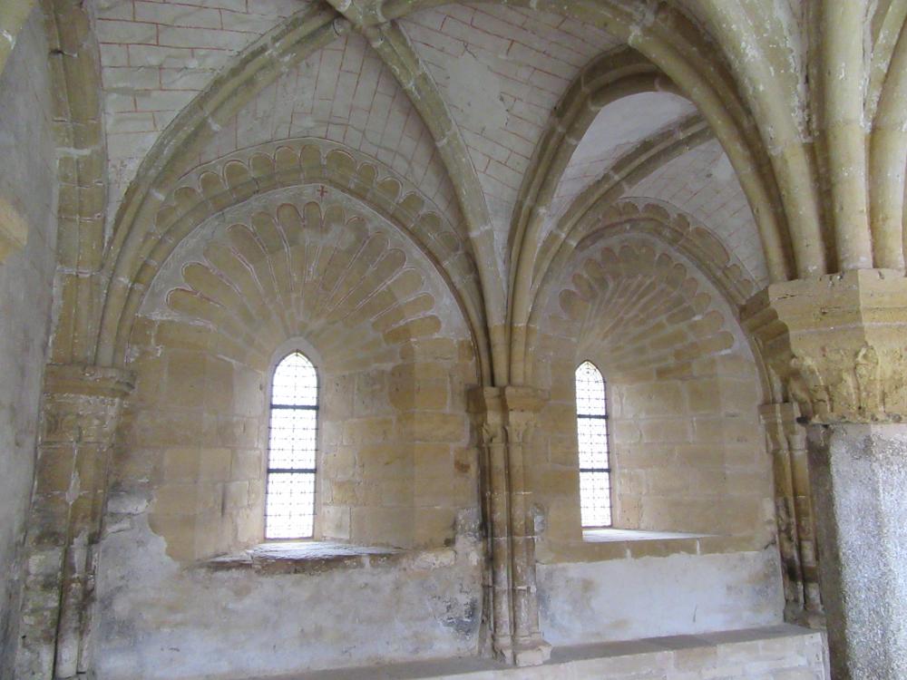 Colonnes dans l’abbaye de gramont