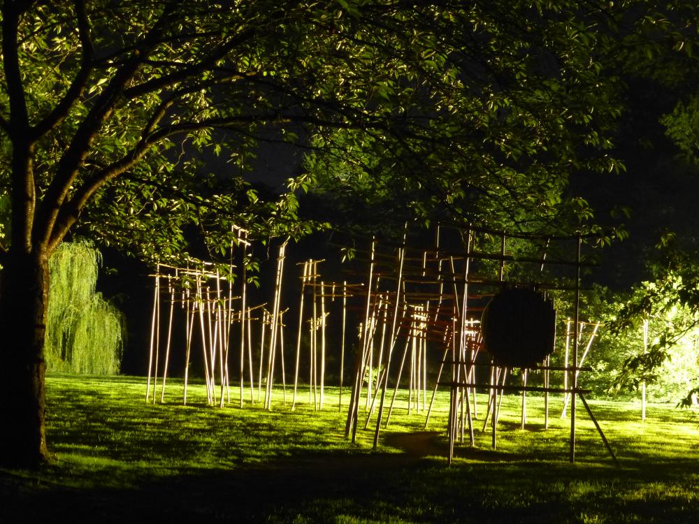 Sculptures dans le parc de Maulévrier, la nuit