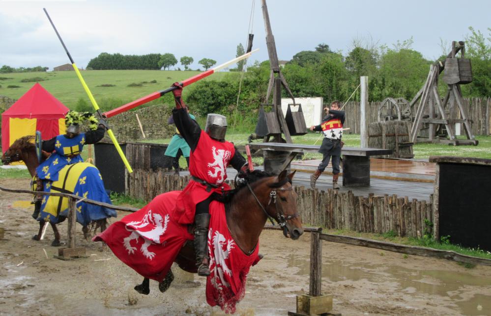 Chevalier en lice au Château de Tiffauges