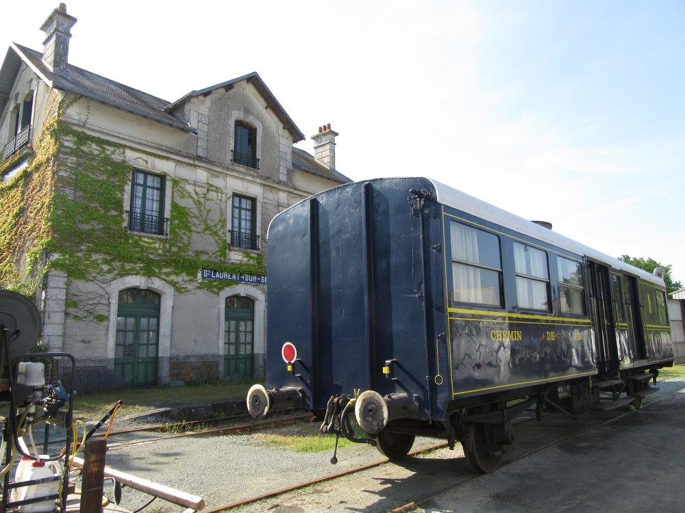 train en gare de Saint Laurent sur Sèvre